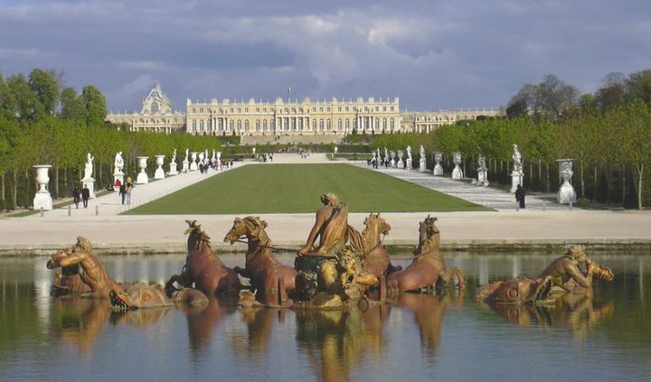 le_chateau_de_versailles_vue_en_perspective