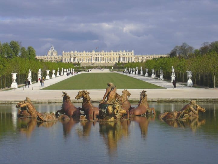 le_chateau_de_versailles_vue_en_perspective